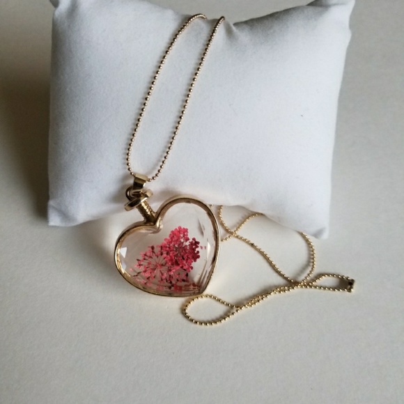 REAL FLOWER HEART SHAPED GLASS  PENDANT NECKLACE - Picture 2 of 6